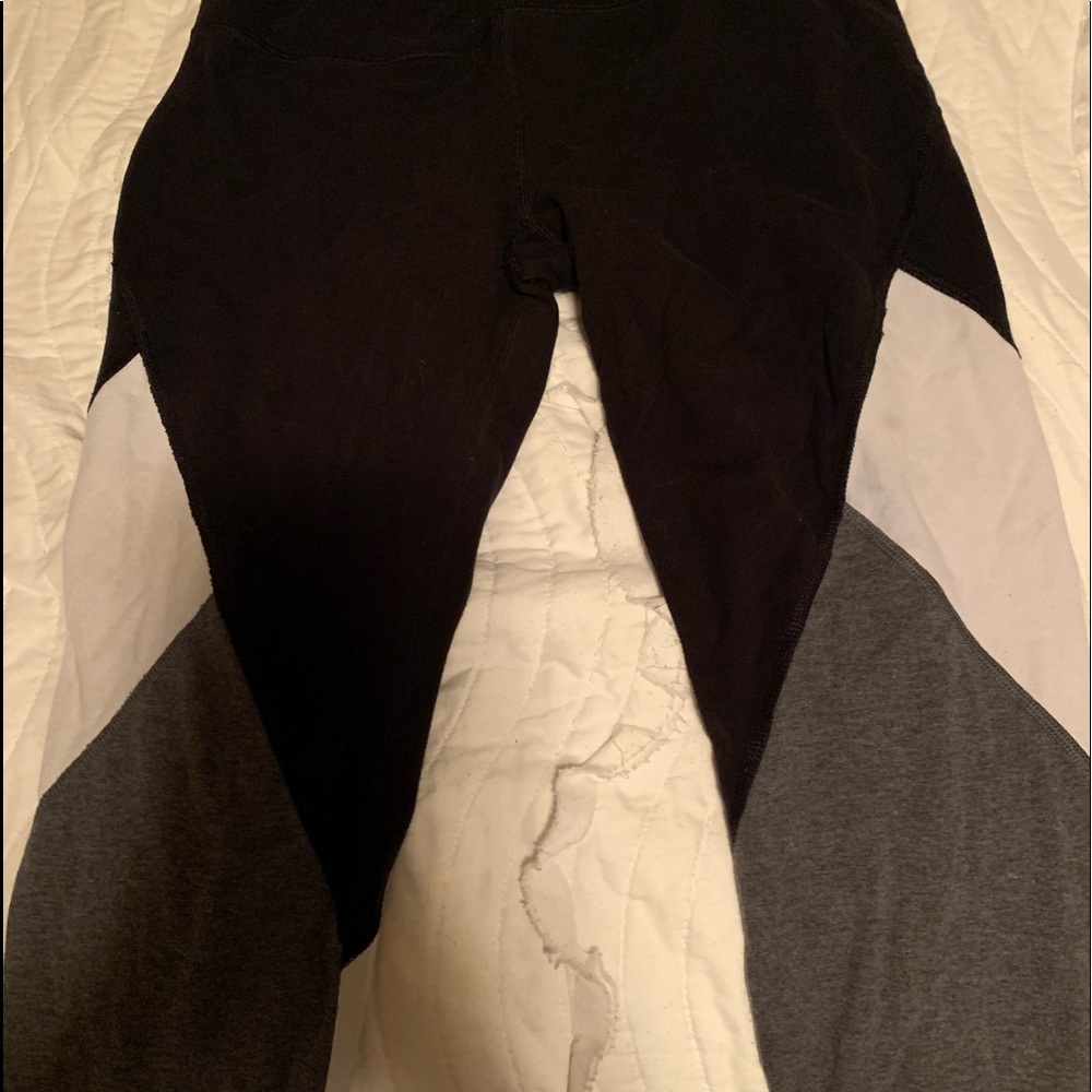 Black leggings with stripes